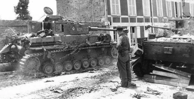 panzer4-pzlehr-france1944