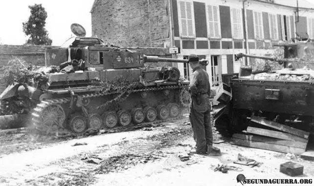 panzer4-pzlehr-france1944