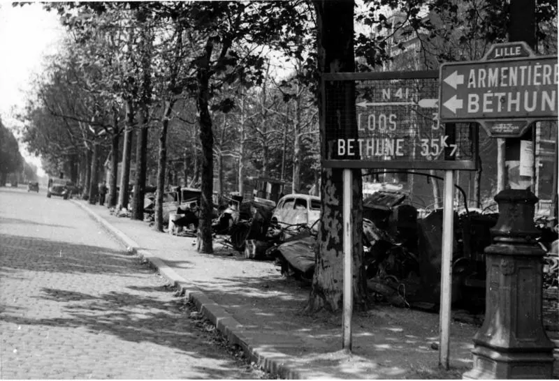 Veículos destruídos perto de Lille em 1940